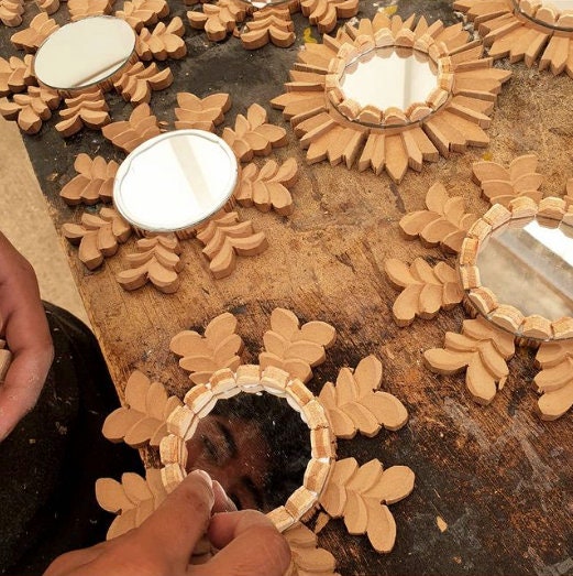 Spiegel 20 cm Durchmesser handgemacht rund aus Holz Innendekorationen aus Peru Geschenk Geburtstag Ostern für Frauen